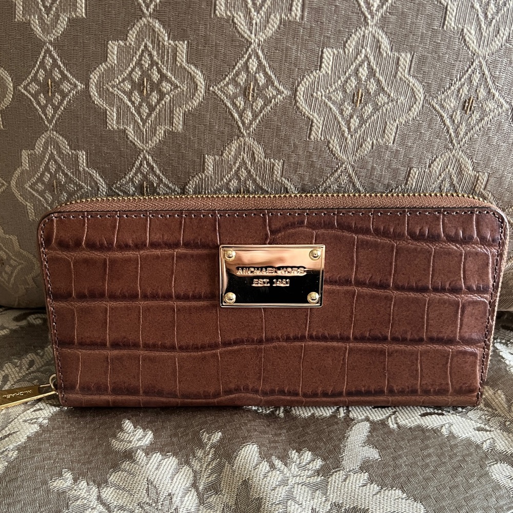 Authentic Michael Kors brown zip wallet with gold hardware
